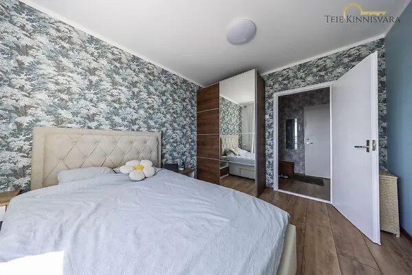Chambres - Partially Renovated Flat with Balcony in Lasnamäe