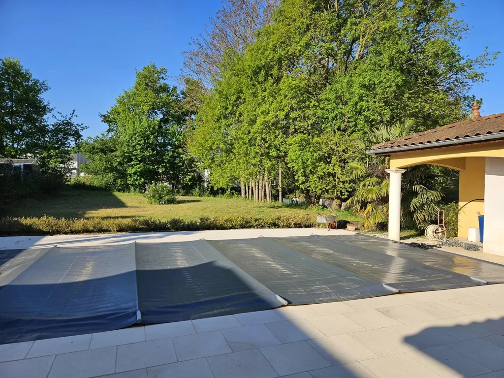 Piscina - House with Pool in Montmerle-sur-Saône