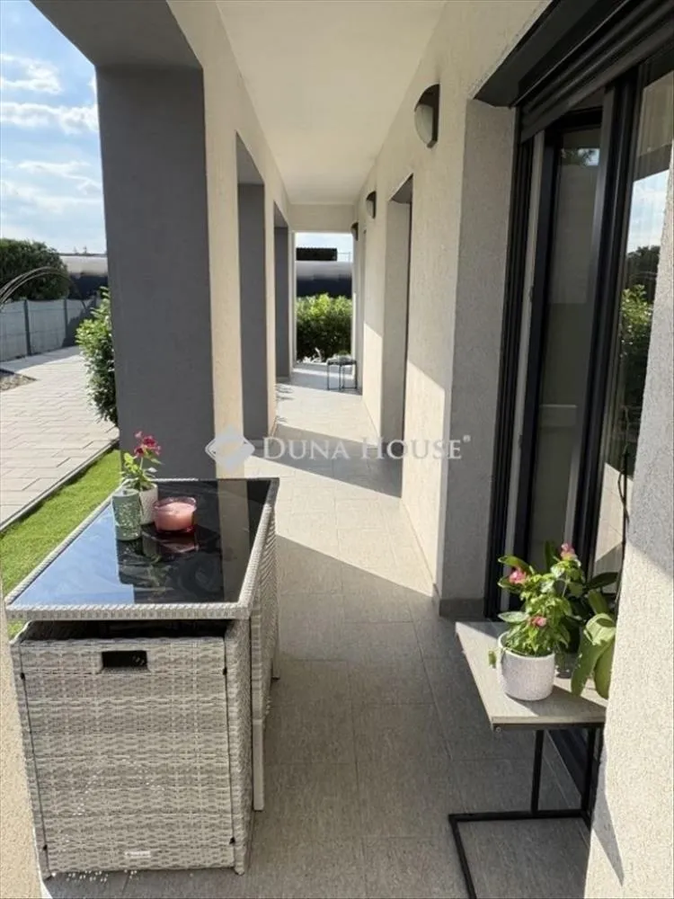Terrasse - Modern Apartment with Garden in Újhartyán