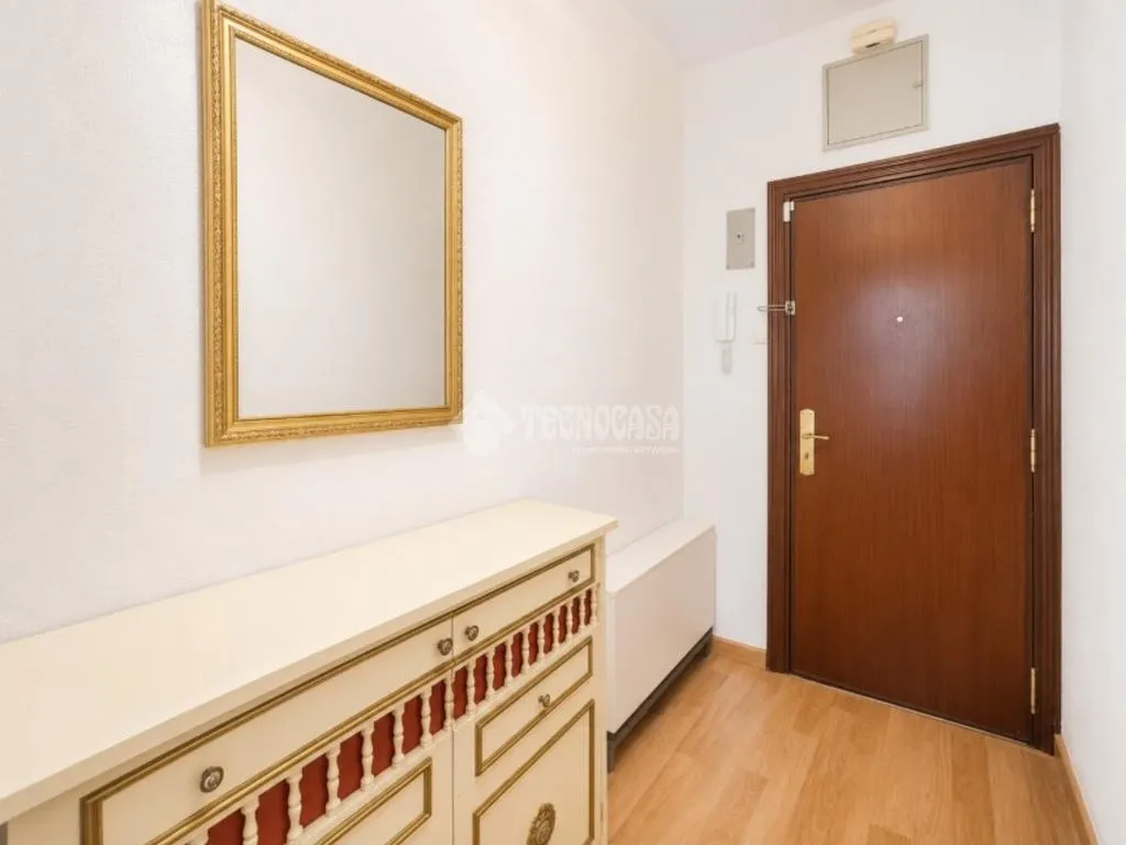 Ingresso - Two-Bedroom Flat with Balcony in Villaverde, Madrid