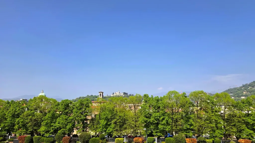 Panoramic Apartment with Castle View in Brescia