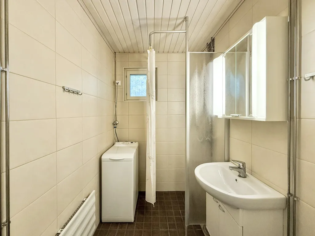 Bagni - Spacious Apartment with Balcony in Turengi