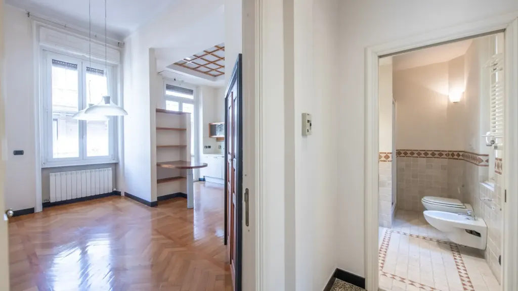 Esik - Period Apartment with Balcony in Genoa