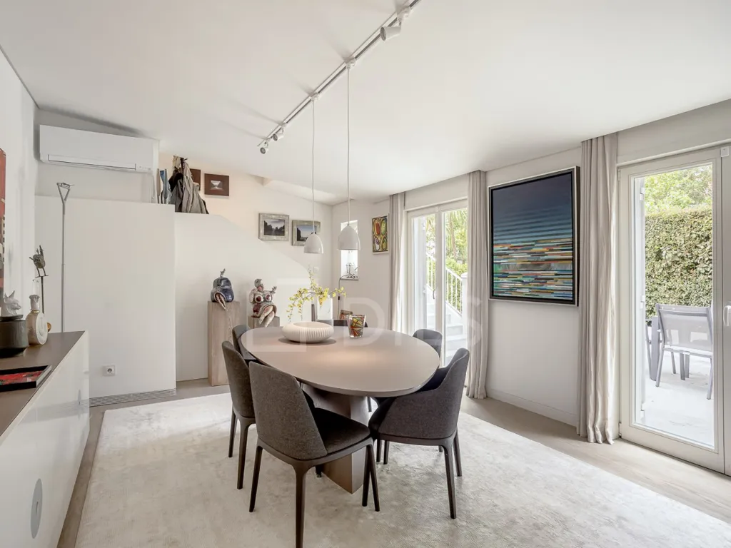 Salle à manger - Isolated T5 House with Pool in Monte Estoril