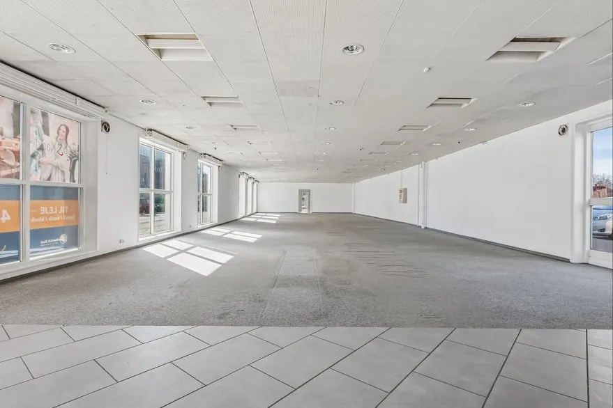 Habitaciones - Retail Unit with High Exposure in Frederikssund