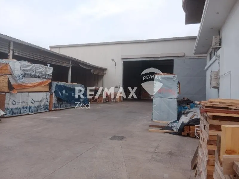 Garage - Contemporary Warehouse with Courtyard in Eleusina