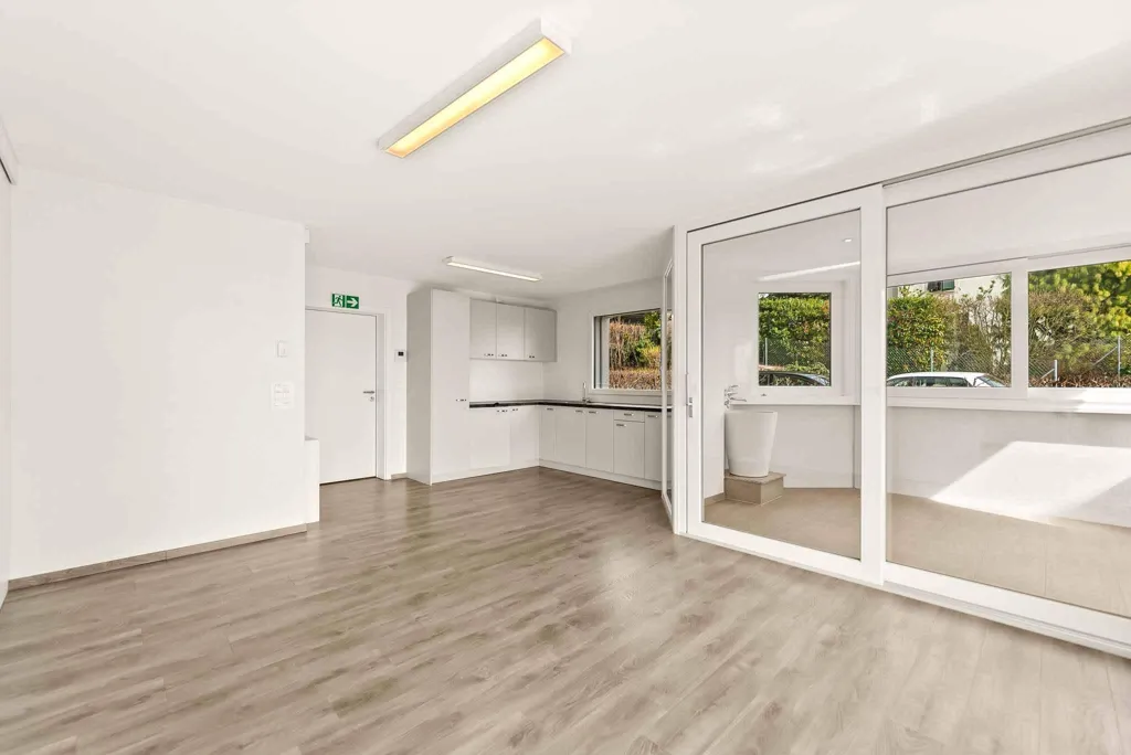Elutuba - Commercial Space with Garden in Saint-Sulpice