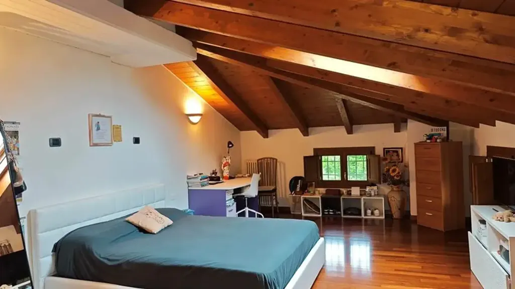 Bedrooms - Villa with Pool and Garden in Correggio