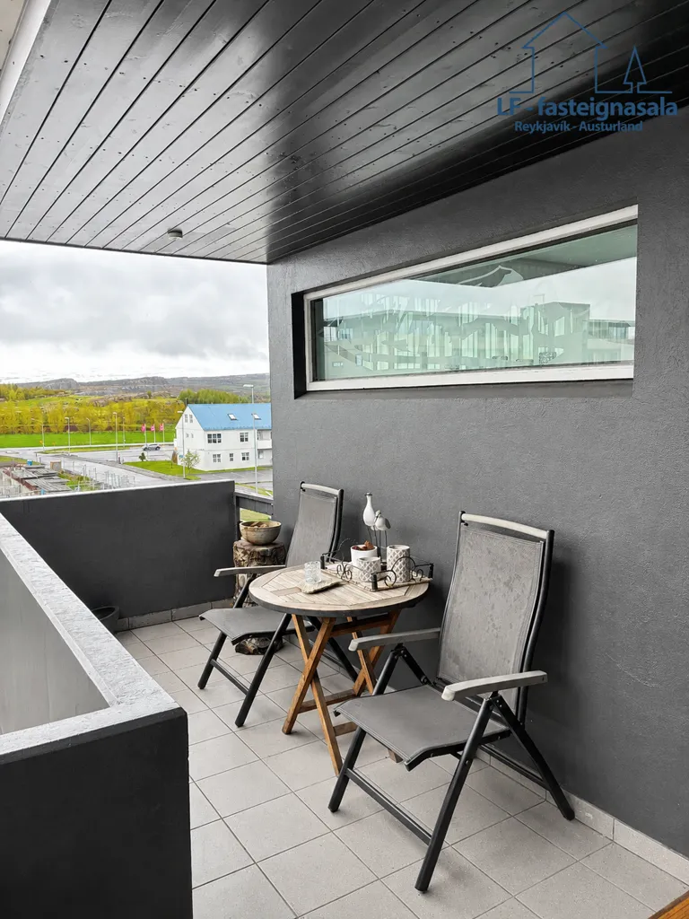 Balcone - Triplex with Spacious Balconies in Egilsstaðir