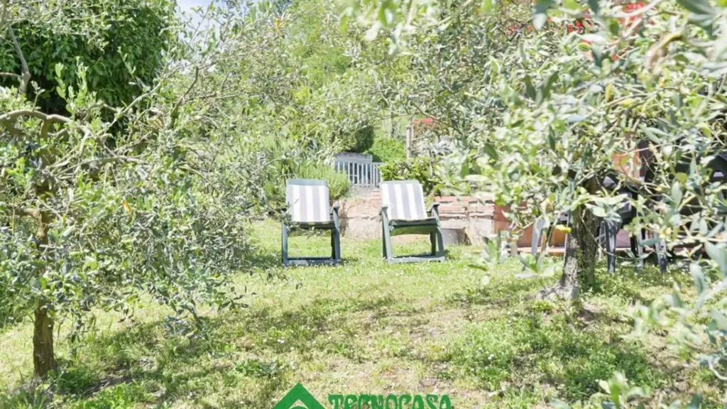 Aed - Villa with Private Garden in Aulla