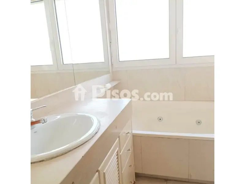 Salles de bain - Bright Apartment with Terrace in Chamartín