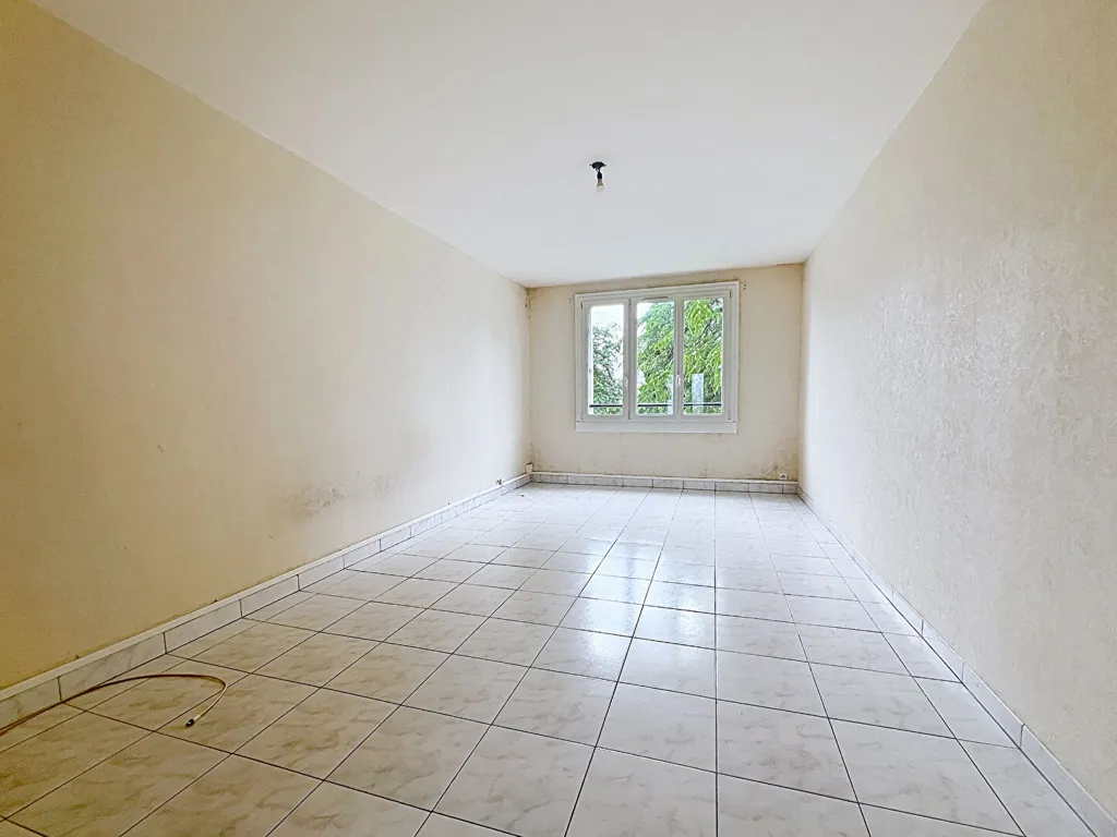 Rooms - Apartment with Garage in Avranches