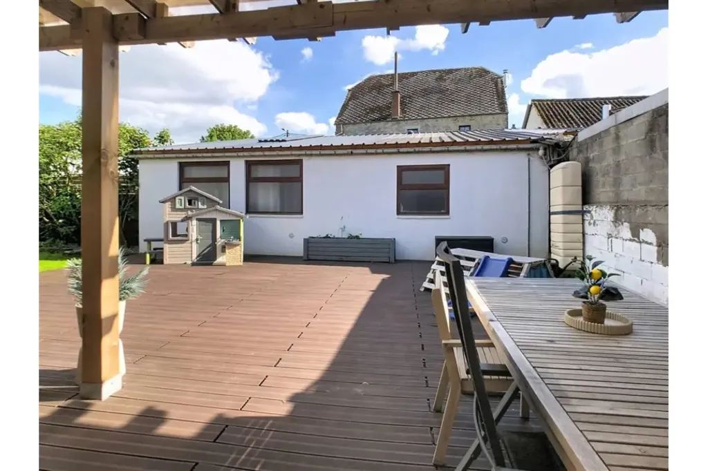 Terrasse - Maison Rénovée avec Terrasse Sud à Baileux
