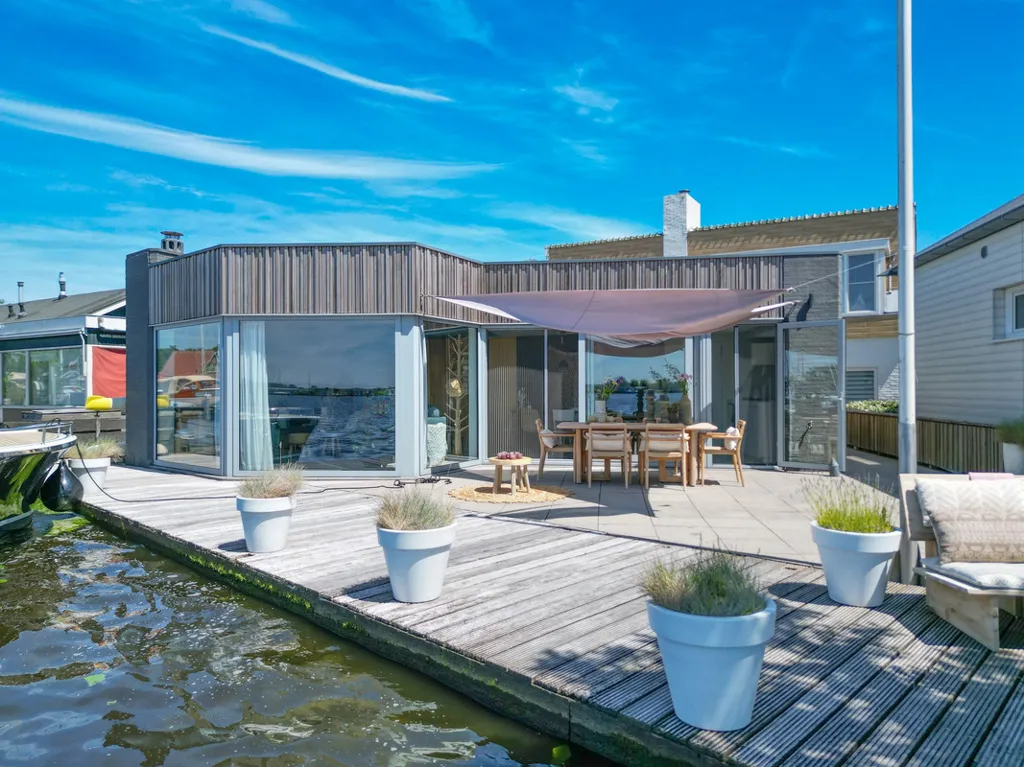 Esterno - Waterfront Villa with Steiger in Oud Ade