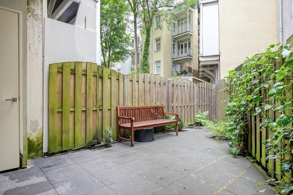 Charming Ground Floor Flat with Garden in Staatsliedenbuurt