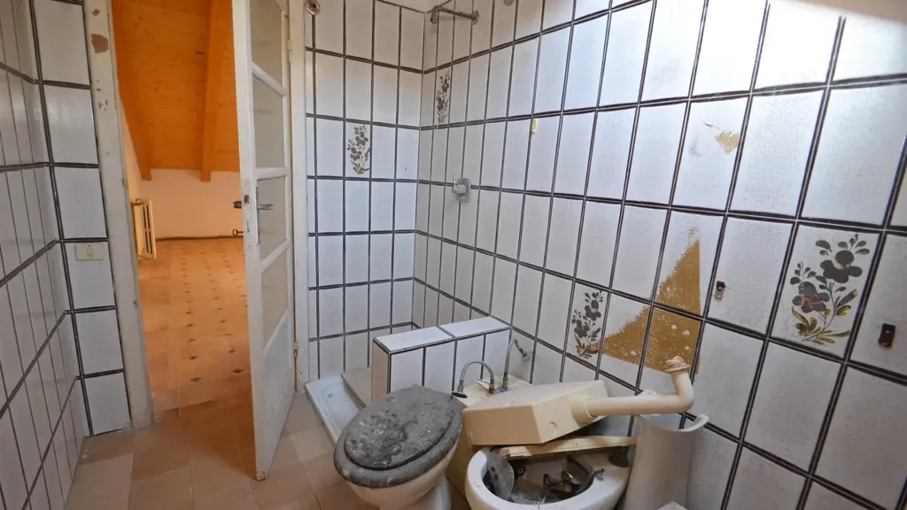 Salles de bain - Mansarded Apartment with Sea View in Rosignano Solvay