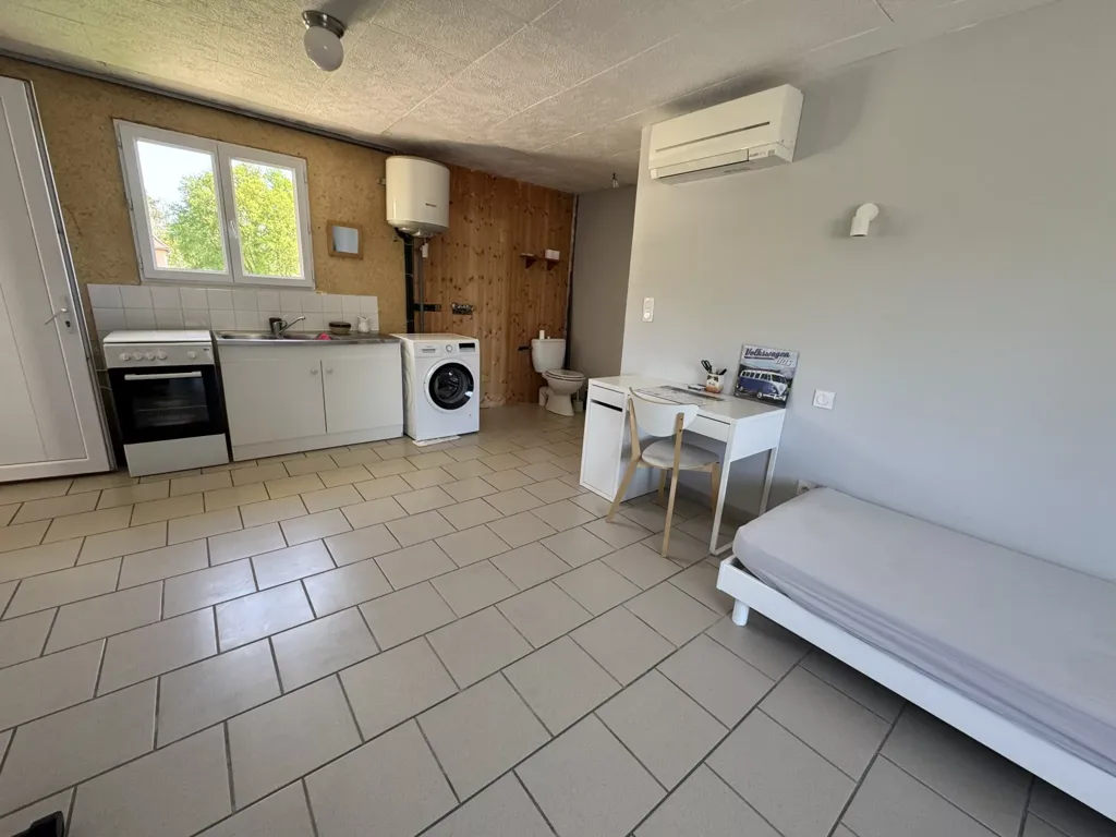 Chambres - Plain-pied avec Studio Indépendant et Jardin à la Campagne