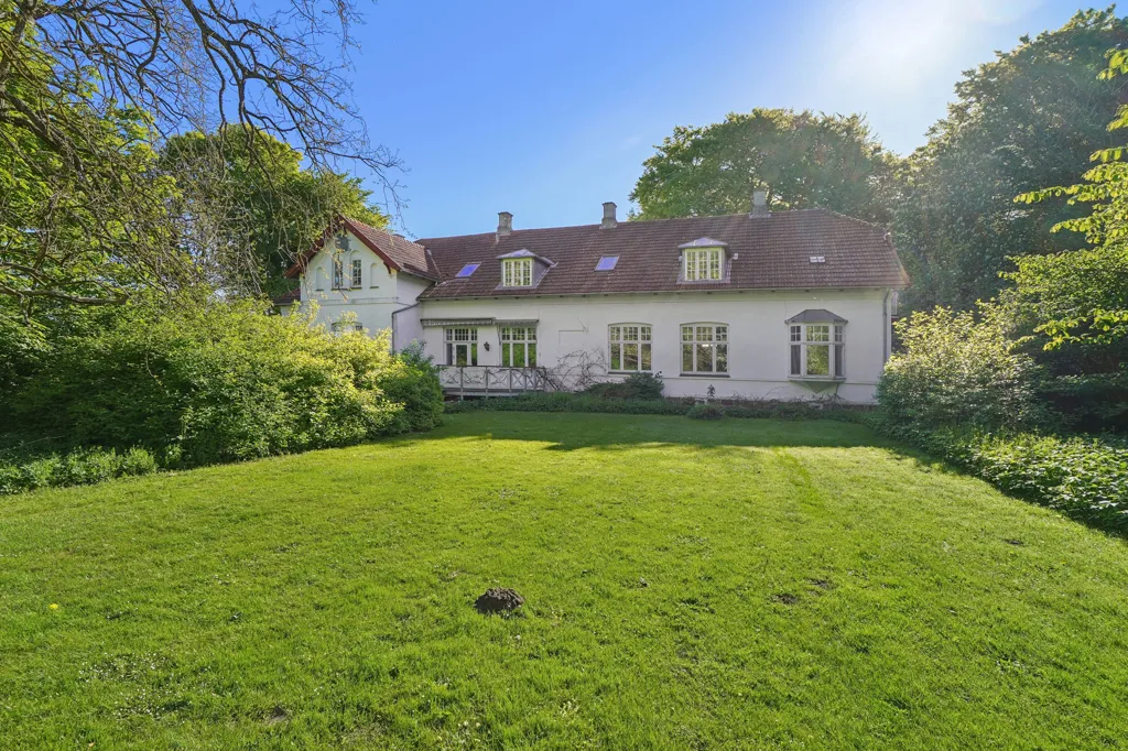 Aed - Renovated Rectory with Forest View in Hvedstrup