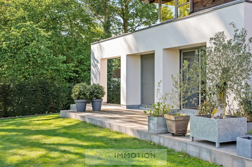 Terrazza - Stylish Villa with South-Facing Garden in Luxurious Setting