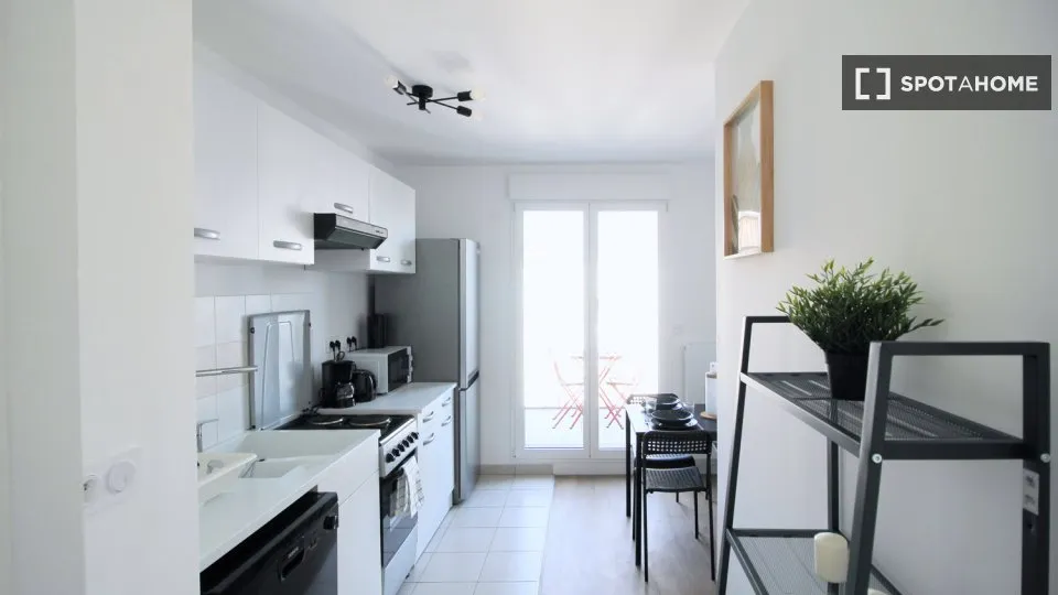 Cuisine - Chambre dans Appartement 4 Pièces à République, Paris