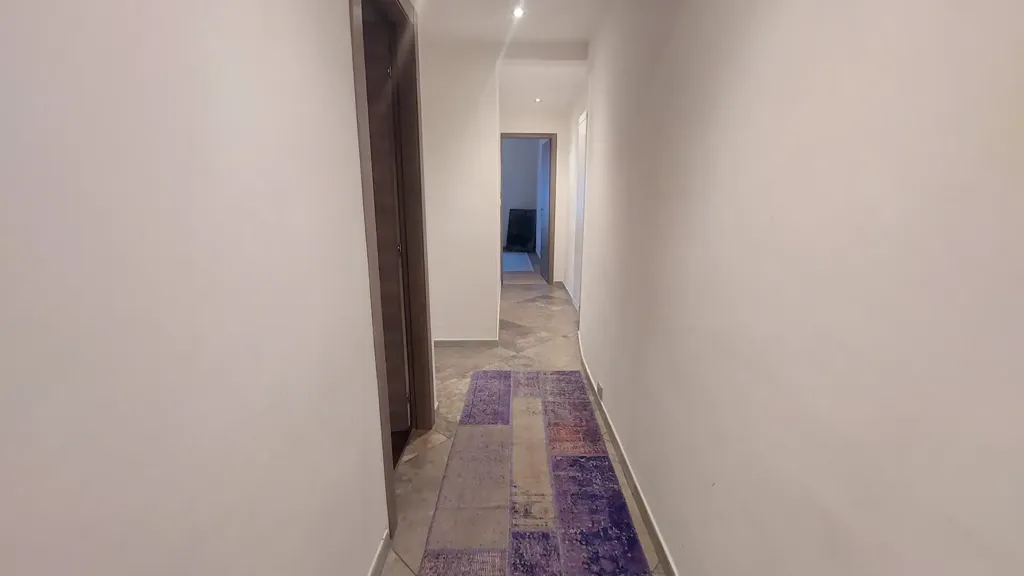 Esik - Rustic 5-Bedroom Apartment in Florence