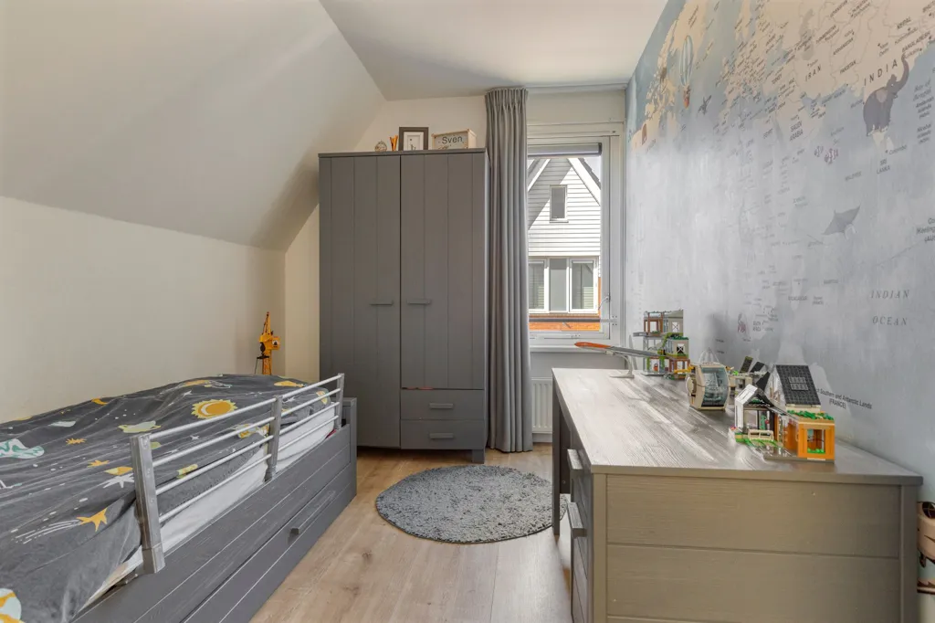 Magamistoad - Spacious Villa with Solar Panels in Woubrugge