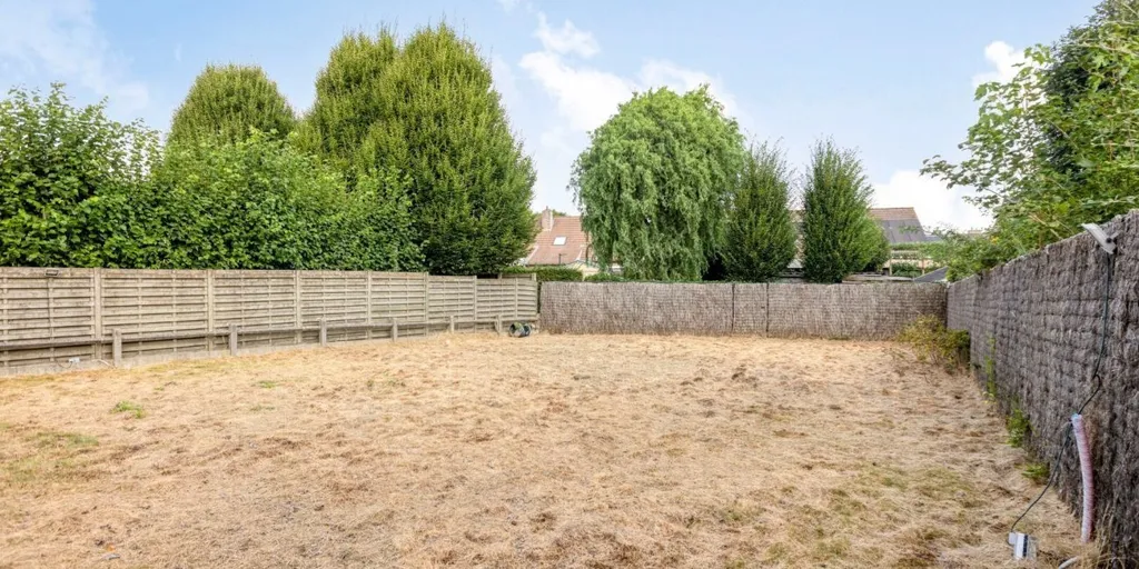 Jardin - Maison à Rénover dans un Cadre Calme à Wevelgem