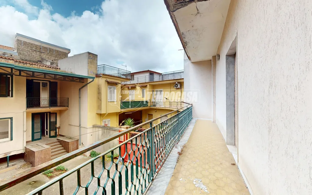 Balcone - Palazzo with Courtyard in Lusciano Centre