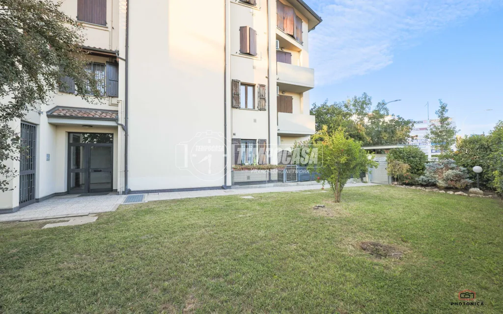 Jardin - Modernised Two-Bedroom Flat with Balcony in Bologna