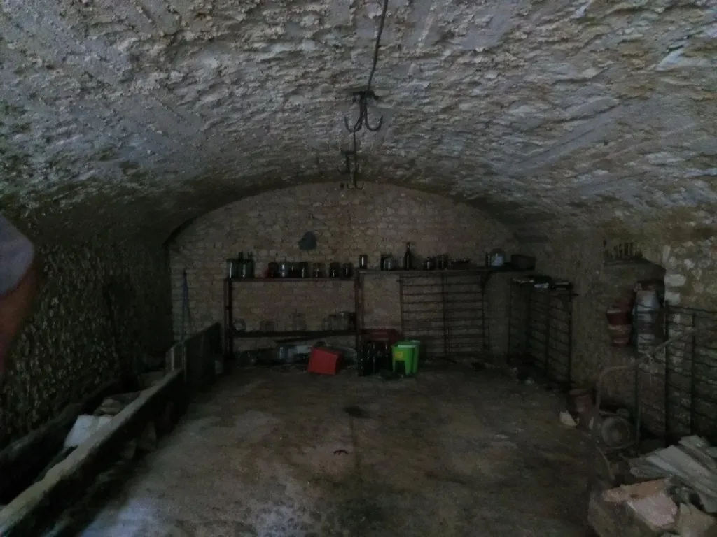Pièces - Maison avec Dépendances dans Village Calme à 30 km de Bourges