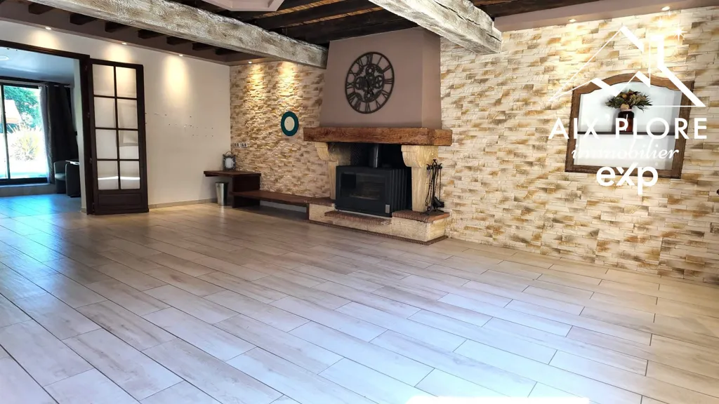 Séjour - Maison Longère Rénovée avec Piscine à Attignat