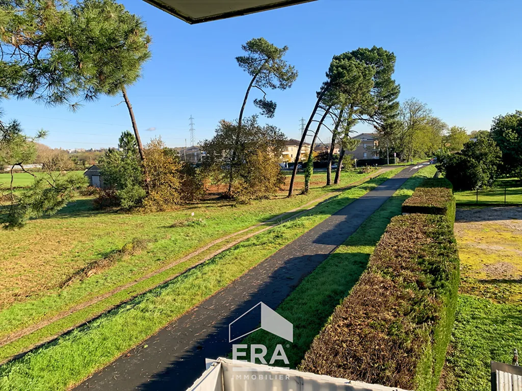 Rõdu - Furnished Duplex Flat with Balcony in Eysines
