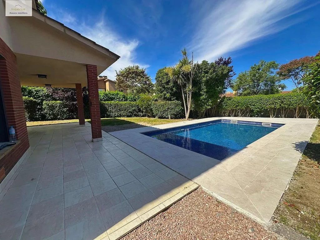Bassein - Chalet with Pool in Roca del Vallès