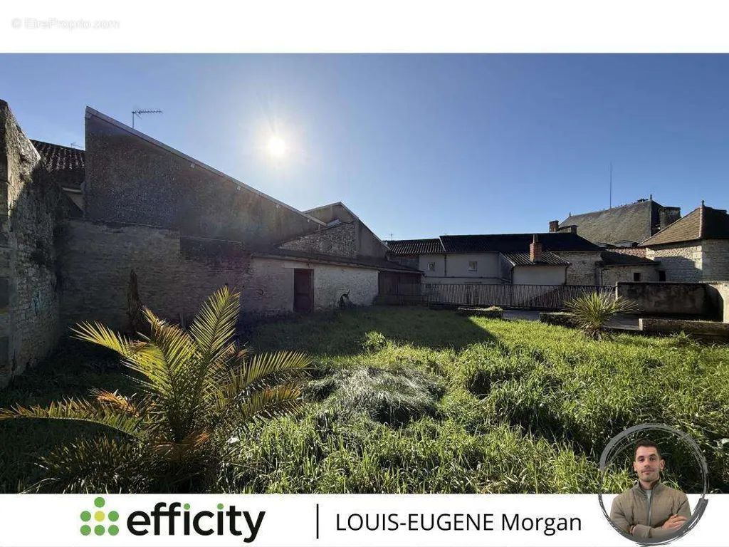 Aed - City House with Terrace in Mirebeau
