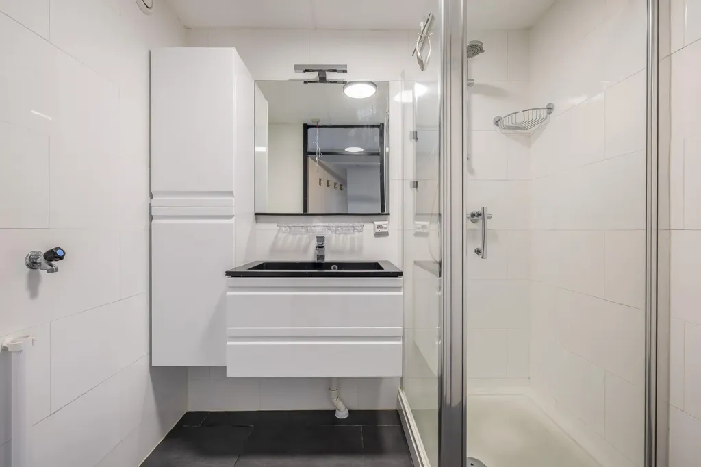 Salles de bain - Galerie Flat with Balcony in Zoetermeer