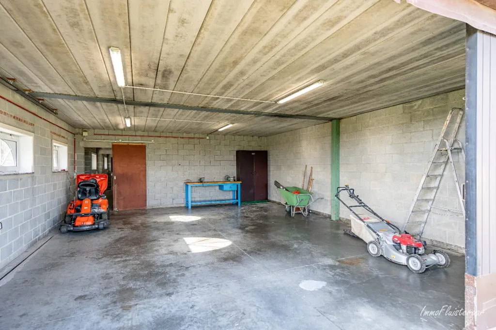 Garage - Maison avec Écuries et Piste Extérieure à Bree