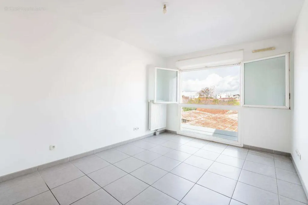 Pièces - Appartement Moderne avec Ascenseur à Pont de Vivaux