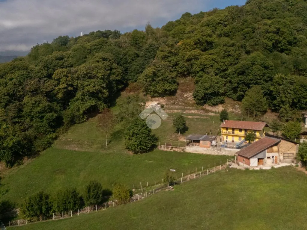 Õhuvaade - Independent House with Panoramic View in Rifreddo