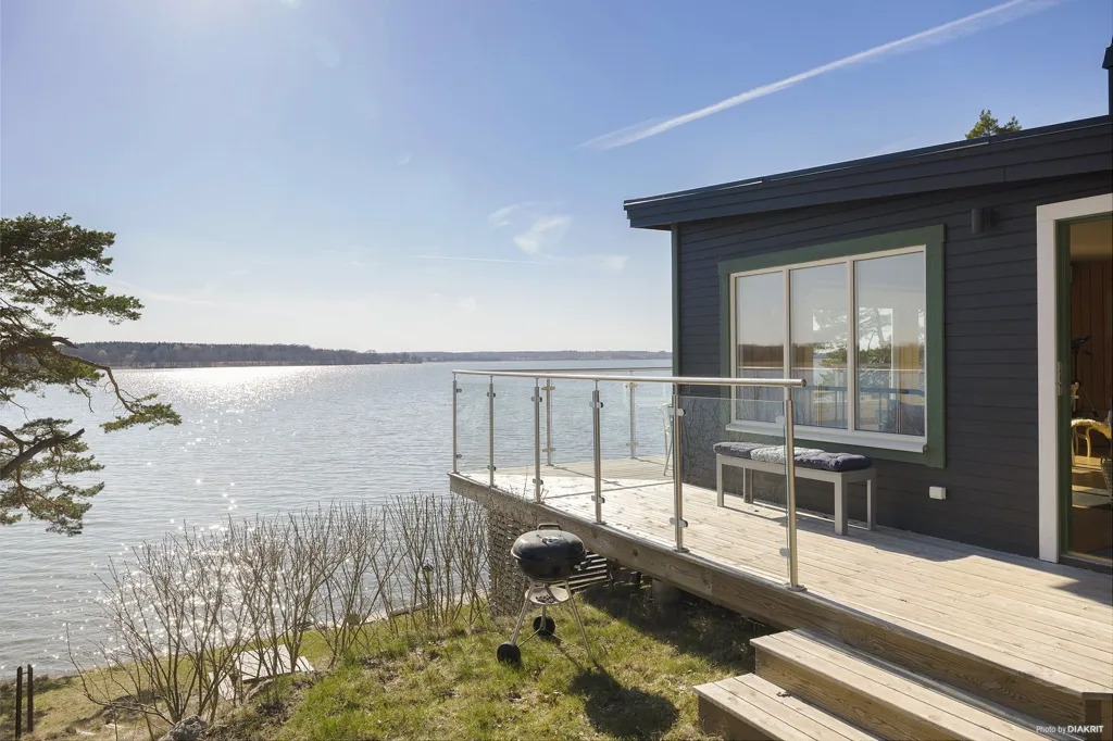 Välivaade - Renovated Lakeside Holiday Home in Linköping