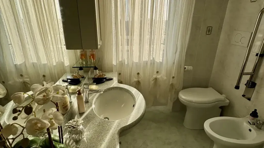 Bathrooms - Spacious Penthouse with Triple Exposure in Brescia