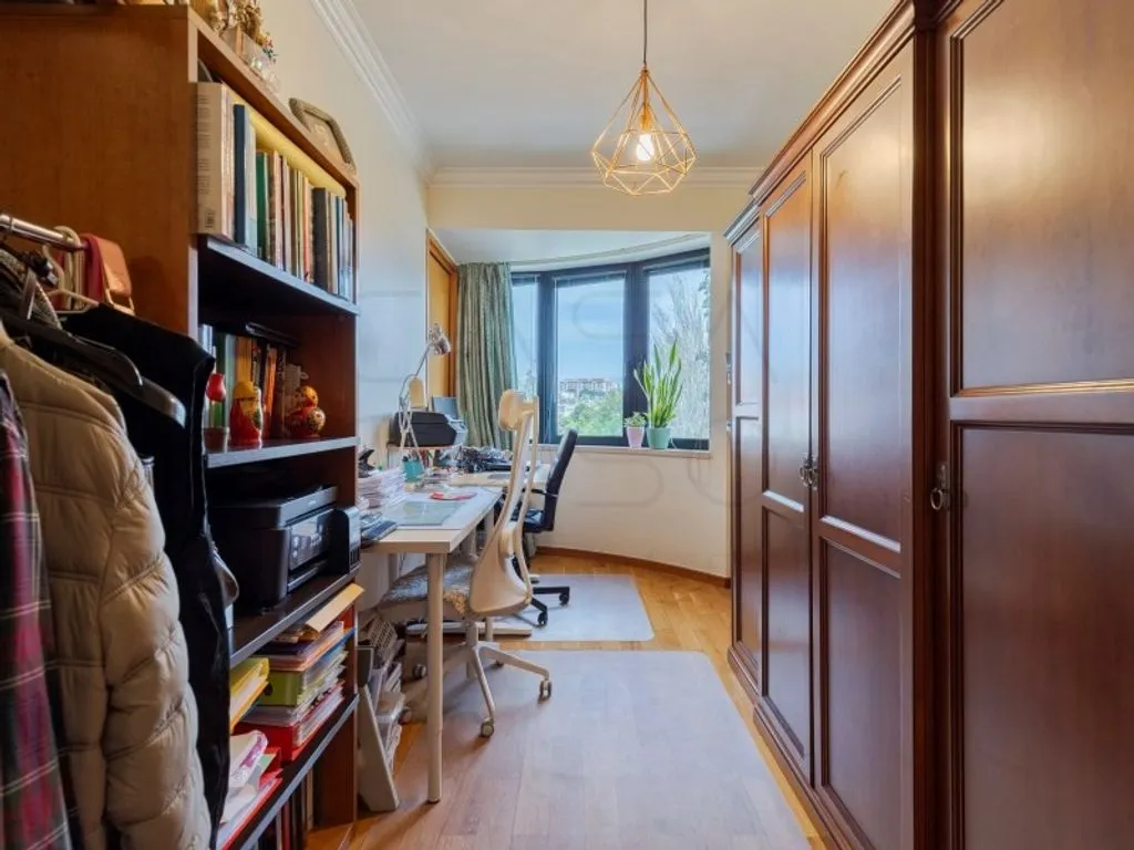 Bureau - Luxury Flat with Balcony in Azeda, Setúbal