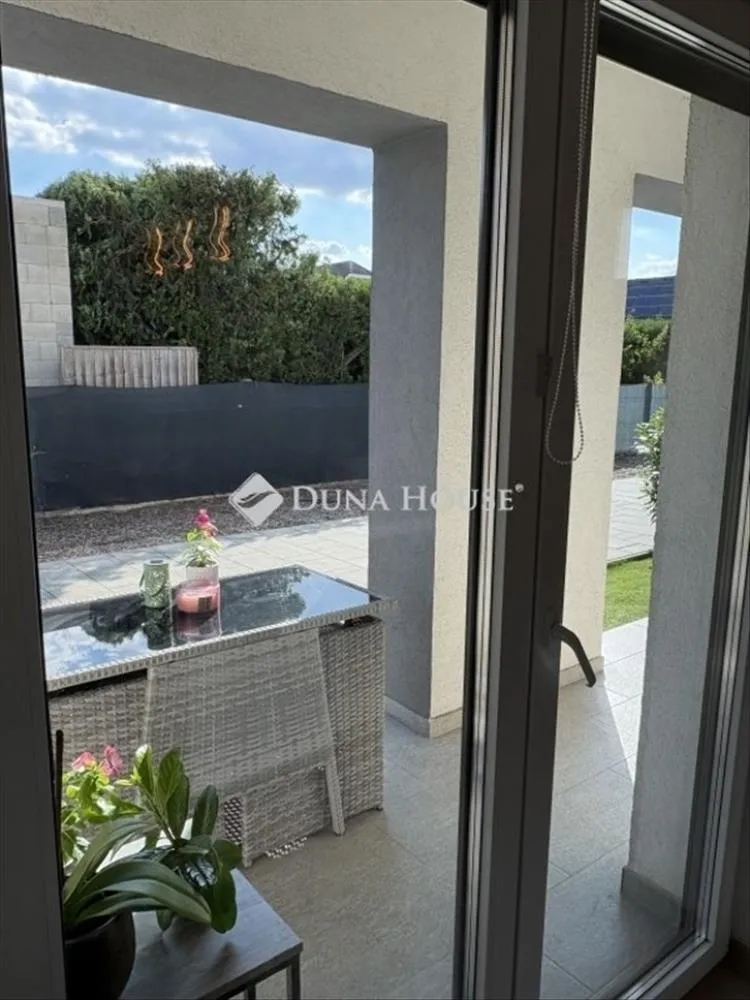 Terrasse - Modern Apartment with Garden in Újhartyán