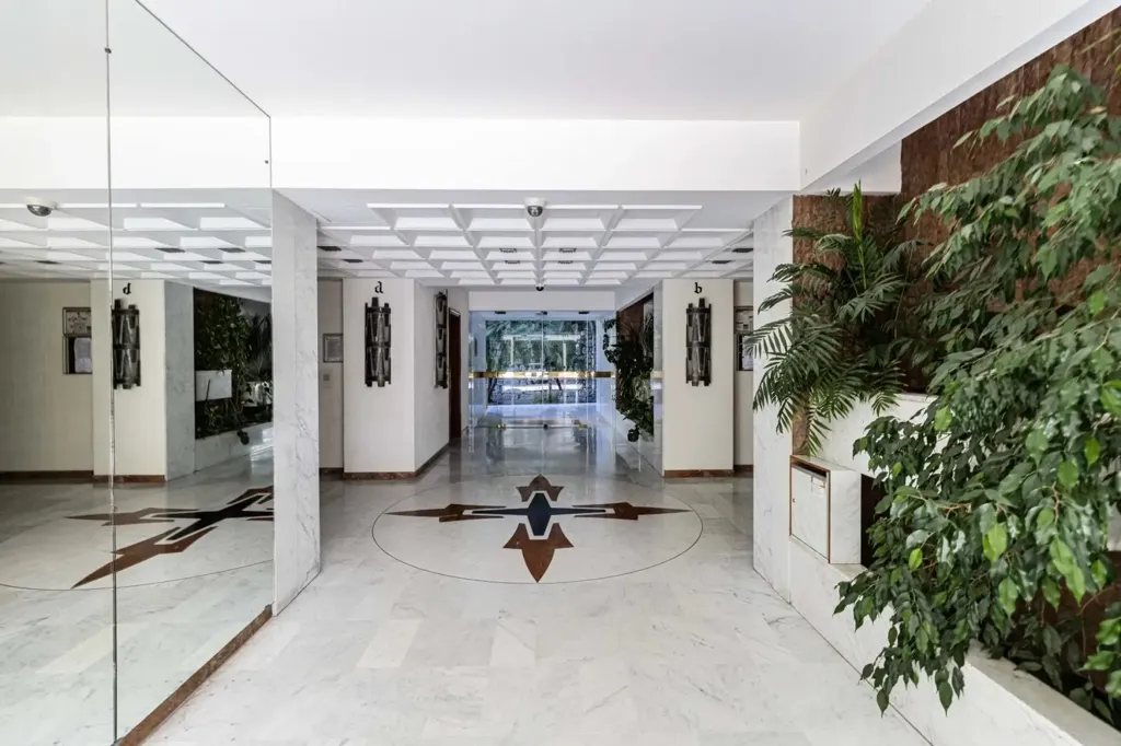 Entrée - Appartement Rénové avec Terrasse à Nice - Cimiez