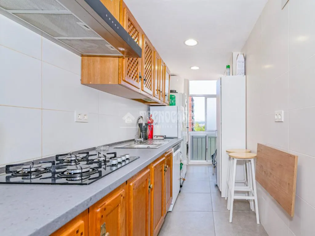 Cuisine - Four-Bedroom Flat with Terrace in Cartuja