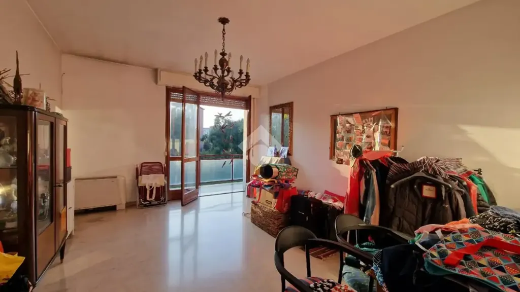 Pièces - Five-Bedroom Apartment with Balcony in Milan