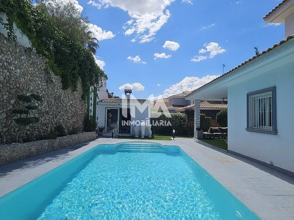 Pool - Chalet with Pool and Terrace in Montepilar