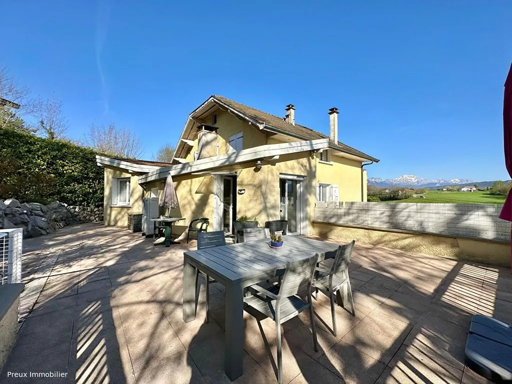 Terrass - Apartment with Mountain View in Poisy