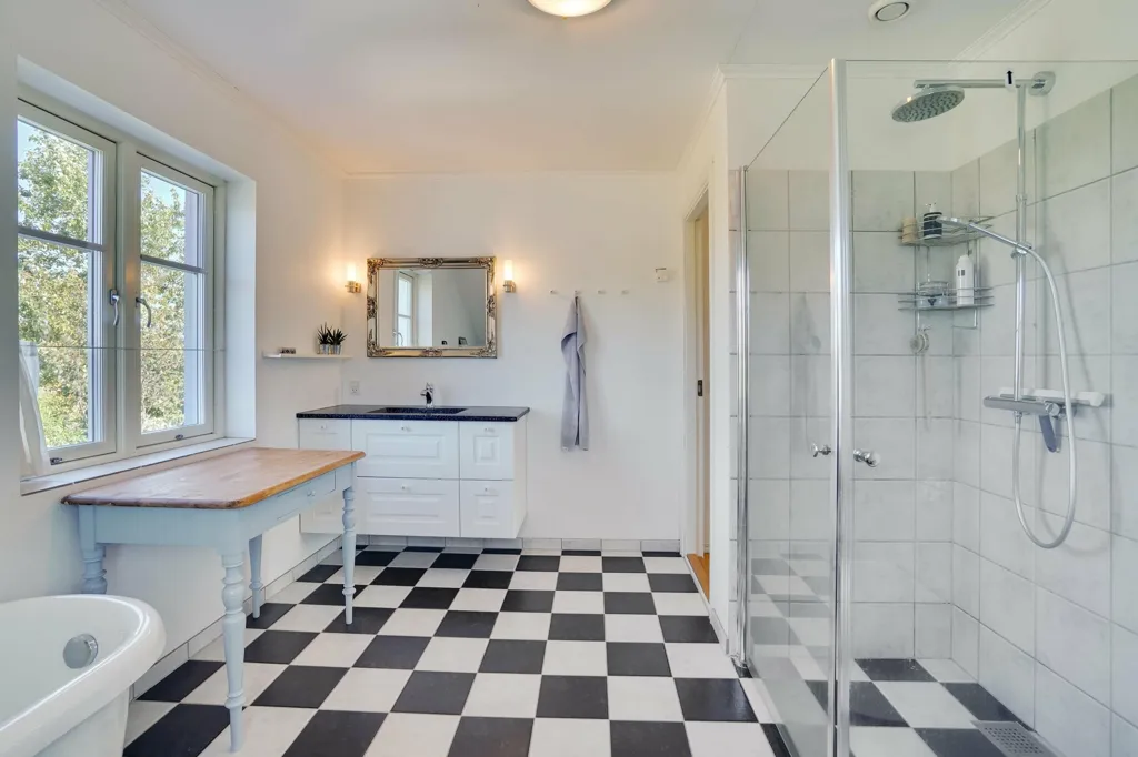 Salles de bain - Modern Farmhouse with Equestrian Facilities near Himmelbjerget