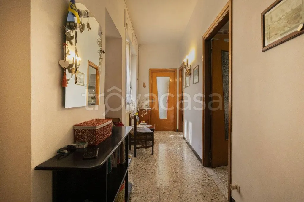 Entrée - Commercial Property with Shops in Ghemme