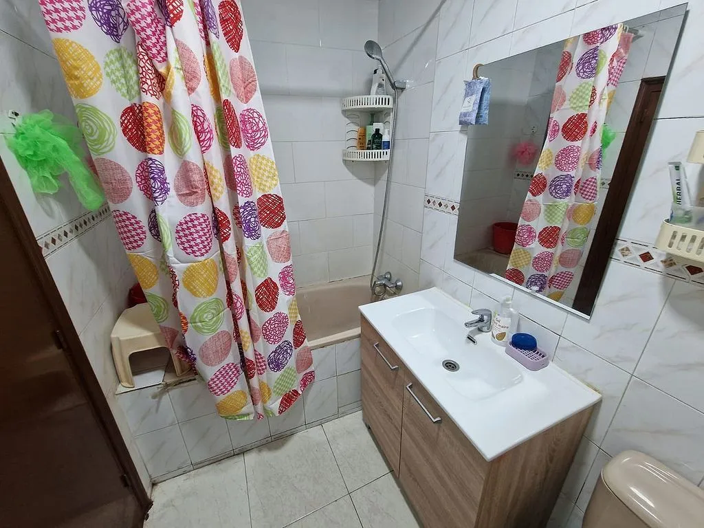 Salles de bain - Apartment with Balcony in El Raval, Barcelona